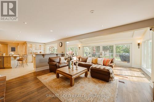 6 Bernadotte Drive, Markham, ON - Indoor Photo Showing Living Room