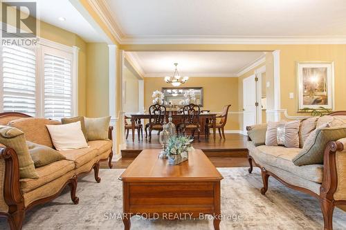 6 Bernadotte Drive, Markham, ON - Indoor Photo Showing Living Room