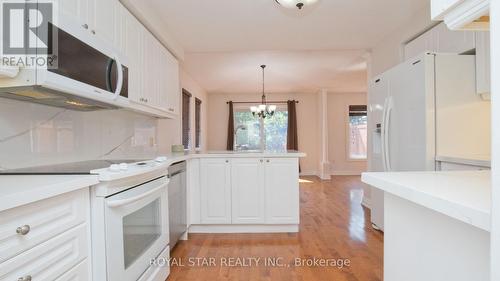 2964 Jackson Drive, Burlington, ON - Indoor Photo Showing Kitchen