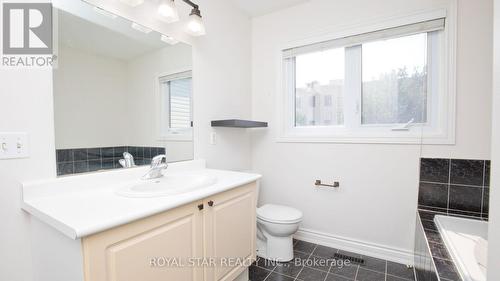 2964 Jackson Drive, Burlington (Rose), ON - Indoor Photo Showing Bathroom