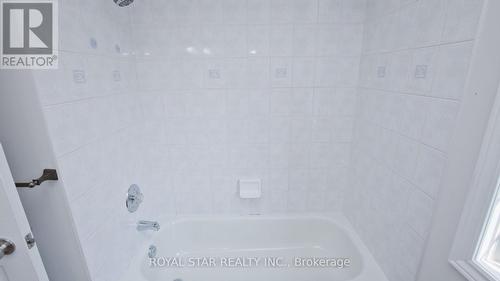 2964 Jackson Drive, Burlington (Rose), ON - Indoor Photo Showing Bathroom