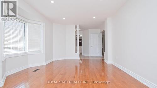 2964 Jackson Drive, Burlington, ON - Indoor Photo Showing Other Room