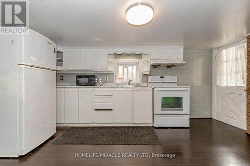 Lower - 158 Gilbert Avenue, Toronto (Corso Italia-Davenport), ON - Indoor Photo Showing Kitchen