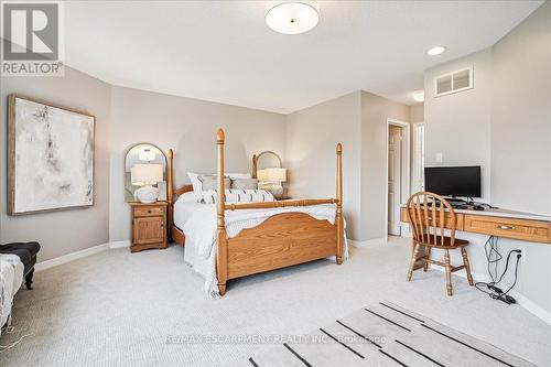 2127 Berwick Drive, Burlington, ON - Indoor Photo Showing Bedroom