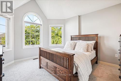 2127 Berwick Drive, Burlington, ON - Indoor Photo Showing Bedroom