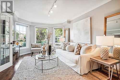 2127 Berwick Drive, Burlington (Rose), ON - Indoor Photo Showing Living Room