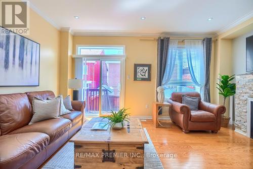 5414 Bellaggio Crescent, Mississauga (East Credit), ON - Indoor Photo Showing Living Room