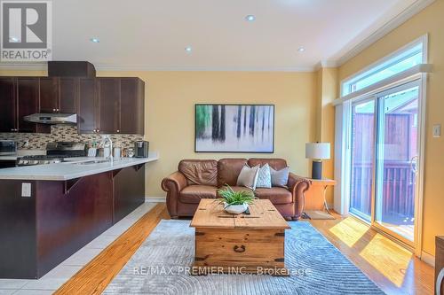 5414 Bellaggio Crescent, Mississauga, ON - Indoor Photo Showing Living Room