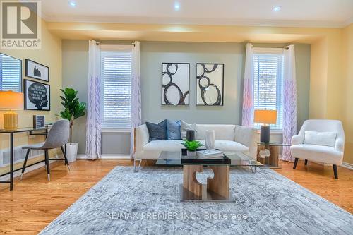 5414 Bellaggio Crescent, Mississauga (East Credit), ON - Indoor Photo Showing Living Room