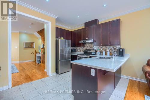 5414 Bellaggio Crescent, Mississauga (East Credit), ON - Indoor Photo Showing Kitchen With Double Sink