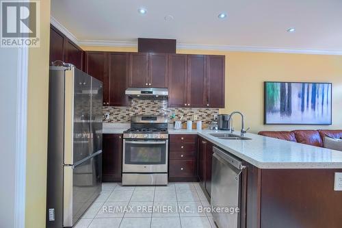 5414 Bellaggio Crescent, Mississauga, ON - Indoor Photo Showing Kitchen With Stainless Steel Kitchen With Double Sink With Upgraded Kitchen