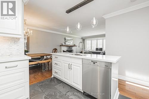 4030 Grapehill Avenue, Burlington (Shoreacres), ON - Indoor Photo Showing Kitchen