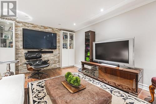 4030 Grapehill Avenue, Burlington (Shoreacres), ON - Indoor Photo Showing Living Room With Fireplace