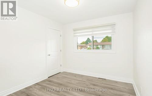 7021 Whitman Avenue, Niagara Falls, ON - Indoor Photo Showing Other Room