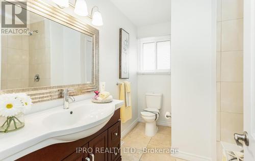 7021 Whitman Avenue, Niagara Falls, ON - Indoor Photo Showing Bathroom