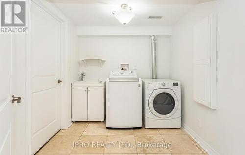 7021 Whitman Avenue, Niagara Falls, ON - Indoor Photo Showing Laundry Room