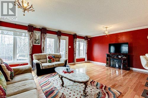 2020 Denview Avenue, London, ON - Indoor Photo Showing Living Room