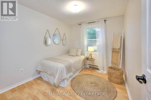 807 Elgin Street N, Cambridge, ON - Indoor Photo Showing Bedroom