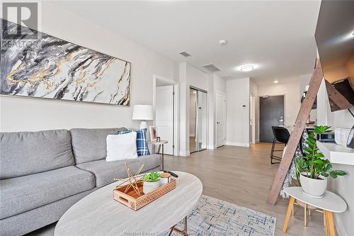 1900 6Th Concession Road Unit# 112, Lasalle, ON - Indoor Photo Showing Living Room