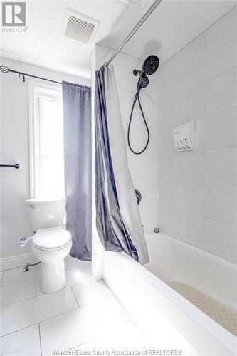 298 George Unit# Upper, Amherstburg, ON - Indoor Photo Showing Bathroom