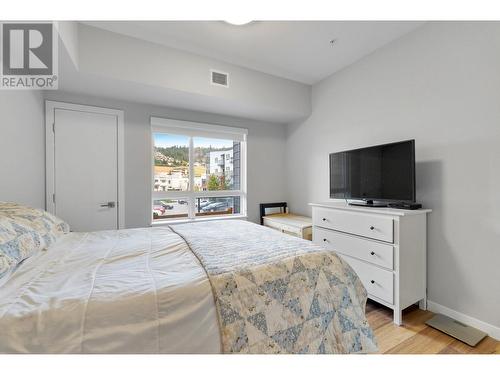 722 Valley Road Unit# 217, Kelowna, BC - Indoor Photo Showing Bedroom