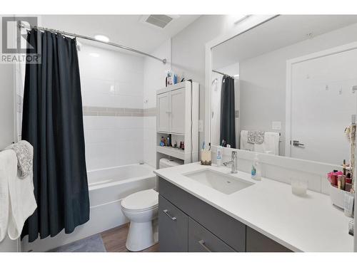 722 Valley Road Unit# 217, Kelowna, BC - Indoor Photo Showing Bathroom