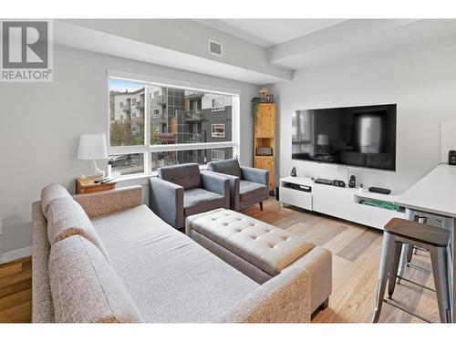 722 Valley Road Unit# 217, Kelowna, BC - Indoor Photo Showing Living Room