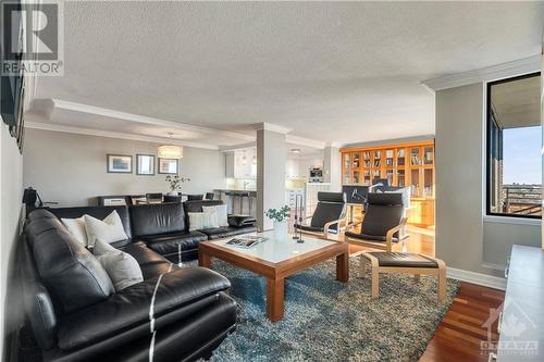 71 Somerset Street W Unit#1705, Ottawa, ON - Indoor Photo Showing Living Room