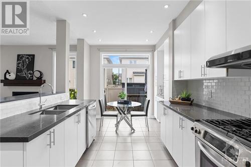 206 Mission Trail Crescent, Ottawa, ON - Indoor Photo Showing Kitchen With Double Sink With Upgraded Kitchen