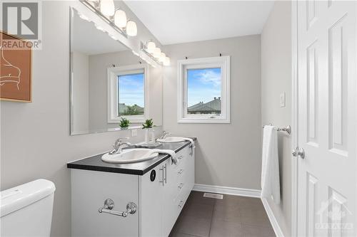 206 Mission Trail Crescent, Ottawa, ON - Indoor Photo Showing Bathroom