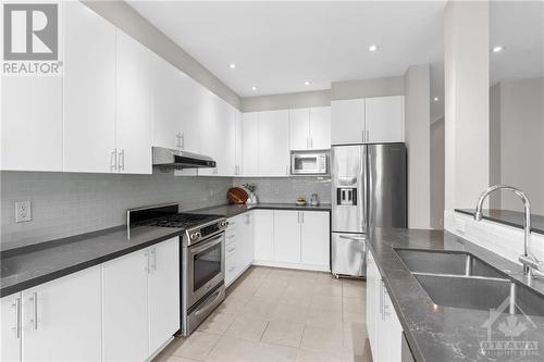 206 Mission Trail Crescent, Ottawa, ON - Indoor Photo Showing Kitchen With Double Sink With Upgraded Kitchen