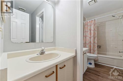 2 piece ensuite - 127 Woodbury Crescent, Ottawa, ON - Indoor Photo Showing Bathroom