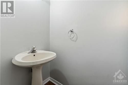 Main floor powder room - 127 Woodbury Crescent, Ottawa, ON - Indoor Photo Showing Bathroom