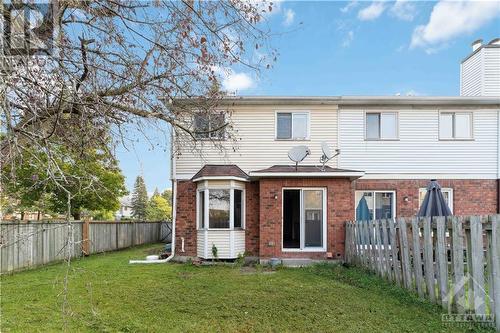 Large rear yard great for kids - 127 Woodbury Crescent, Ottawa, ON - Outdoor