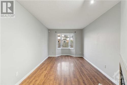 living room - 127 Woodbury Crescent, Ottawa, ON - Indoor Photo Showing Other Room