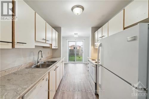 127 Woodbury Crescent, Ottawa, ON - Indoor Photo Showing Kitchen With Double Sink