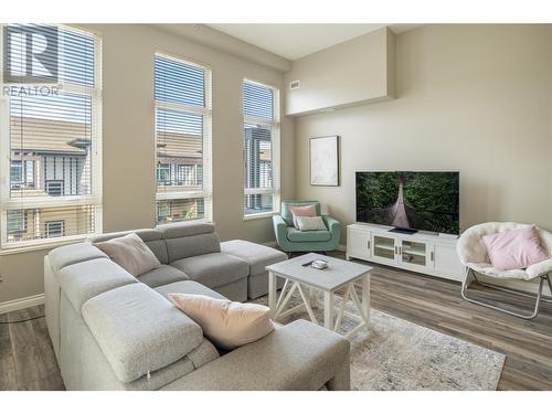 3842 Old Okanagan Highway Unit# 4401, West Kelowna, BC - Indoor Photo Showing Living Room