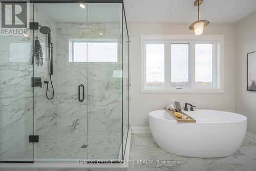 2202 Robbie'S Way, London, ON - Indoor Photo Showing Bathroom