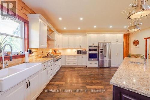 177 Ellwood Crescent, Galway-Cavendish And Harvey, ON - Indoor Photo Showing Kitchen With Double Sink With Upgraded Kitchen