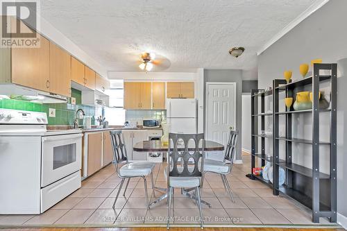 Upper - 555 Kennedy Road, Toronto (Kennedy Park), ON - Indoor Photo Showing Kitchen