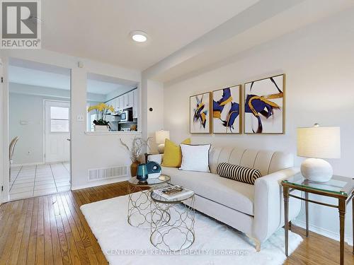 9504 Sheppard Avenue E, Toronto, ON - Indoor Photo Showing Living Room