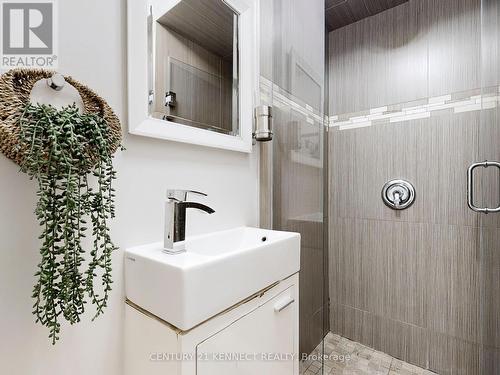 9504 Sheppard Avenue E, Toronto (Malvern), ON - Indoor Photo Showing Bathroom