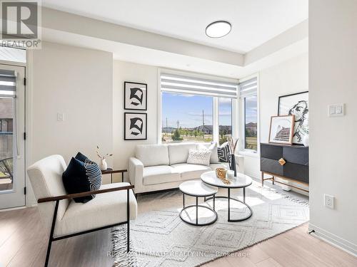 14 Esquire Way, Whitby, ON - Indoor Photo Showing Living Room