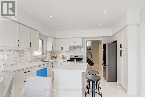 22 Taos Court, Richmond Hill (Westbrook), ON - Indoor Photo Showing Kitchen