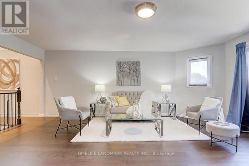 22 Taos Court, Richmond Hill (Westbrook), ON - Indoor Photo Showing Living Room