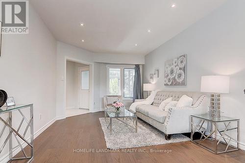 22 Taos Court, Richmond Hill (Westbrook), ON - Indoor Photo Showing Living Room