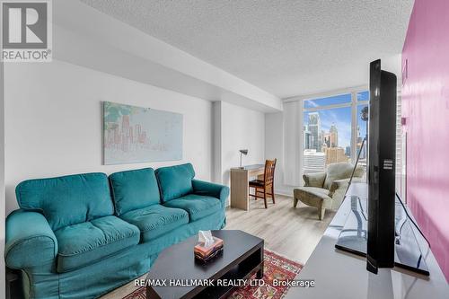 3305 - 25 Telegram Mews, Toronto (Waterfront Communities), ON - Indoor Photo Showing Living Room