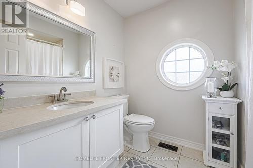 9 Hearthside Avenue, Richmond Hill, ON - Indoor Photo Showing Bathroom