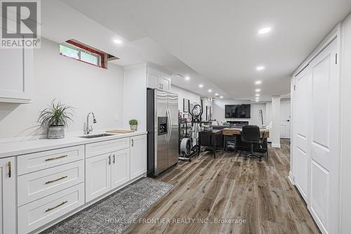 9 Hearthside Avenue, Richmond Hill, ON - Indoor Photo Showing Other Room