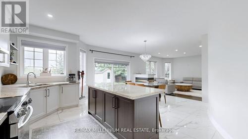 239 Vellore Woods Boulevard, Vaughan, ON - Indoor Photo Showing Kitchen With Upgraded Kitchen